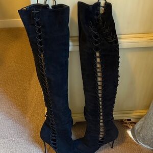 Vero Cuoio Black suede Lace-Up Knee-High Boots. It’s very sexy. Shows your skins